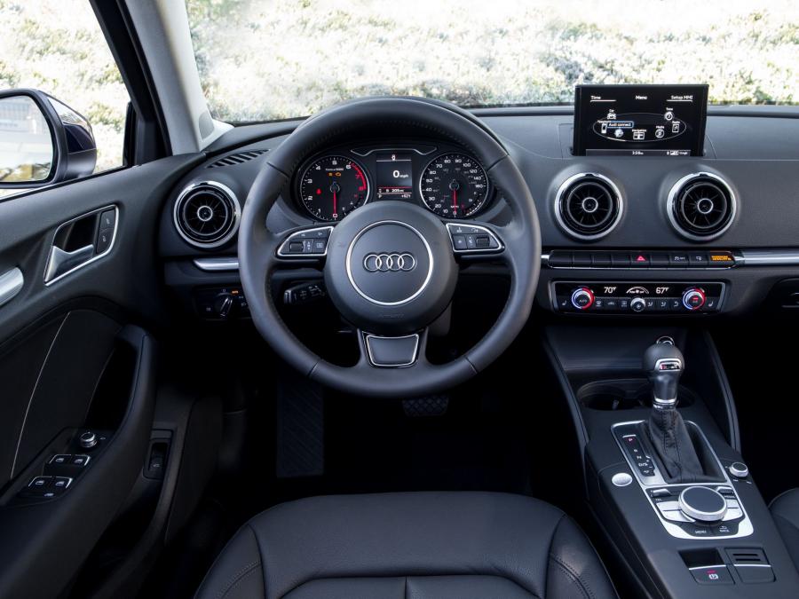 Торпедо Audi A3 Sedan 2.0T Quattro (8V) 2014 года  (NA) (фото 44 из 88)